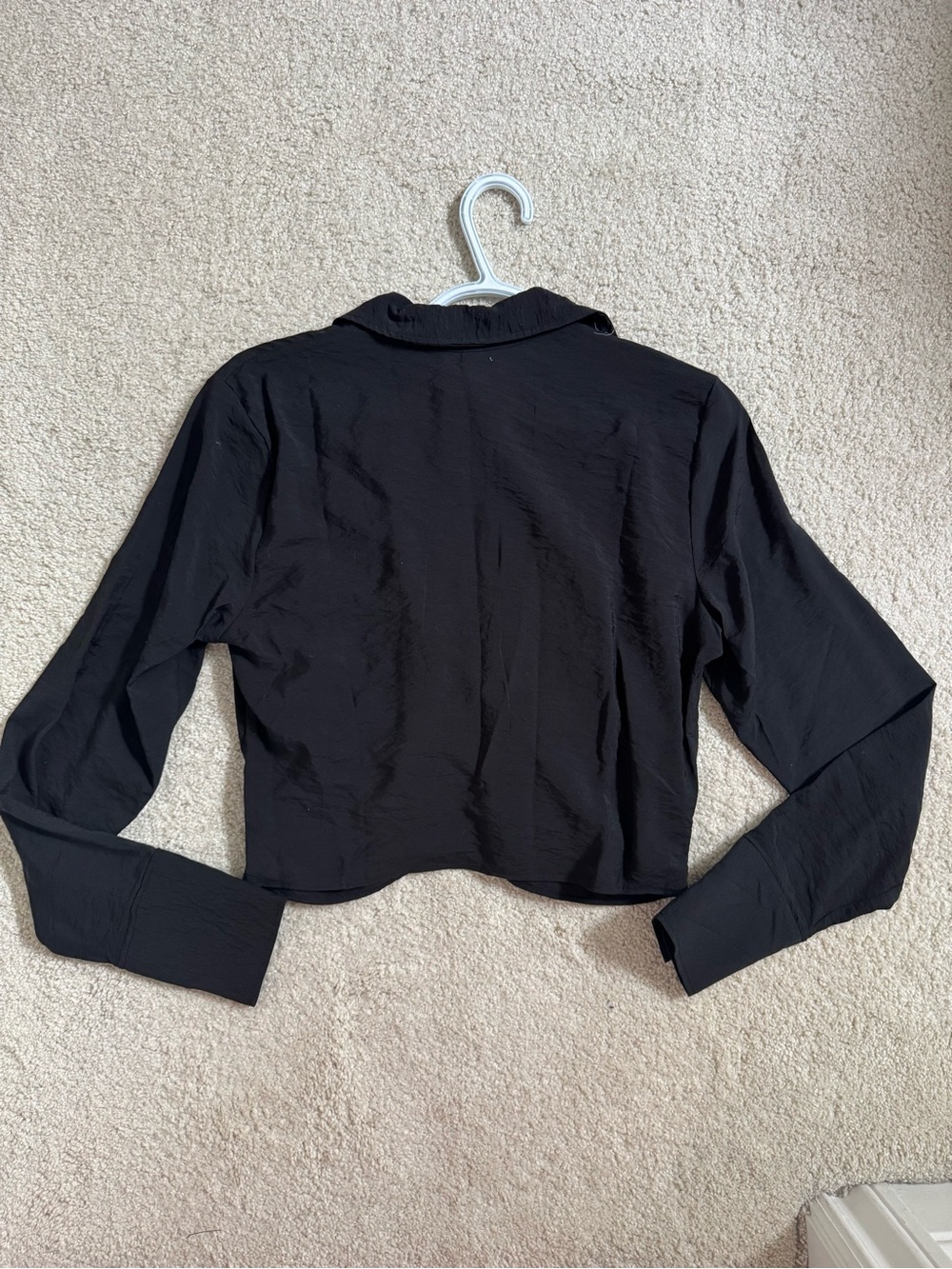 H&M - Black Ruched Button-Front Crop Top - Picture 4 of 4
